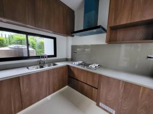 ให้เช่าบ้านบ้านเดี่ยว 3 ชั้น หรูทันสมัยมีลิฟท์ เฟอร์ใหม่ทุกชิ้นเนื้อที่ 69.30 วา4นอน, 5ห้องน้ำ, 2ห้องรับแขก, 1โถงถนนกรุงเทพกรีฑา ภาพที่ 6