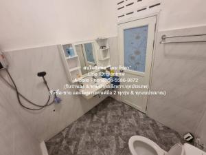 townhouse ให้เช่าทาวน์โฮม 4.5 ชั้น (สภาพใหม่) ใกล้ MRT สุทธิสาร 25.8 ตร.ว. 4 น 3 น้ำ ราคา 55,000 บาท/เดือน  4 ห้องนอน 55000 BAHT   ราคา - สุดคุ้ม เป็นทาวน์โฮม 4.5 ชั้น พร้อมอยู่ ที่ตั้งอยู่ในหมู่บ้านที่มีสภาพแวดล้อมที่ดี อยู่ใกล้สิ่งอำนวยความสะดวกในท ภาพที่ 7