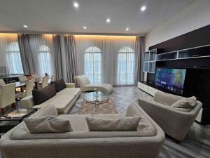  TOWNHOUSE บ้านกลางกรุง พระราม3 4+1นอน 425ตรม.พักได้สูงสุด10คน จอดรถได้6 คัน ภาพที่ 2