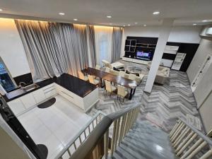  TOWNHOUSE บ้านกลางกรุง พระราม3 4+1นอน 425ตรม.พักได้สูงสุด10คน จอดรถได้6 คัน ภาพที่ 3