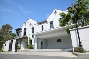 ขายบ้านนันทวันพร้อมสระว่ายน้ำ 150วา ติดสวน 5ห้องนอน 6ห้องนอน ถนนกรุงเทพกร๊ฑา