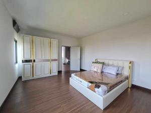 ให้เช่าบ้านเดี่ยวหรู 2ชั้นเนื้อที่ 60 ตร.ว พื้นที่ใช้สอย 235 ตร.ม 4ห้องนอน 4ห้องน้ำ เฟอร์ครบ ถนนบางนาหลังห้างเมกา ราคาเช่า 250,000 บ/ด ภาพที่ 6