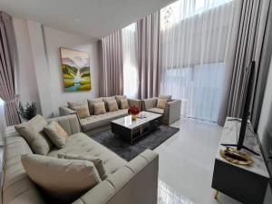 ให้เช่าบ้านเดี่ยวหรู 2ชั้นเนื้อที่ 60 ตร.ว พื้นที่ใช้สอย 235 ตร.ม 4ห้องนอน 4ห้องน้ำ เฟอร์ครบ ถนนบางนาหลังห้างเมกา ราคาเช่า 250,000 บ/ด ภาพที่ 8