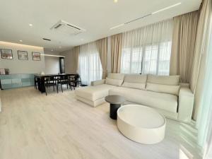 WAN427ให้เช่าบ้านเดี่ยว  2  ชั้น "สไตล์อังกฤษ" โครงการ Centro Bangna  ติดเมกาบางนา บ้านทิศใต้  ตกแต่งพร้อมอยู่ ภาพที่ 4