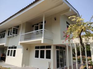 ให้เช่าบ้านเดี่ยวเนื้อที่ 180 ตร.ว. ที่จอดรถ6 คัน เหมาะทำโฮมออฟฟิศ ใกล้ MRTลาดพร้าวเพียง600 เมตร ย่านจตุจักร ซอยลาดพร้าว 15