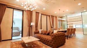 ให้เช่าบ้านเดี่ยวหรู 4ชั้นเนื้อที่ 85ตร.ว พื้นที่ใช้สอย 550ตร.ม มีลิฟท์ 5นอน 6น้ำ เฟอร์ครบ ถนนกรุงเทพกรีฑา ราคาเช่า 450,000 บ/ด  ภาพที่ 4