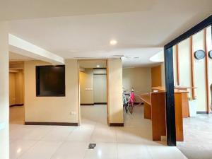 ARLรามคำแหง 1.1 กม. MRT ให้เช่าอาคาร 1 ชั้น 42ตร.ม.13ตร.วา.ทำเลดี ริมถนนใหญ่  สปา ออฟฟิศ ขนส่ง 2นอน 1 น้ำ เดอะไนน์ พระราม 9 3.3 กม. ภาพที่ 3