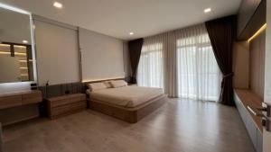 LV52492 ให้เช่า บ้านเดี่ยวหรู บ้านมือหนึ่ง โครงการใหม่หมู่บ้าน มันฑณาบางนา-วงแหวน (รามคำแหง 2) กรุงเทพมหานคร ภาพที่ 2