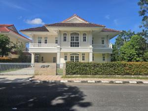 For Rent : Kathu, Private House, 3 bedrooms 3 Bathrooms, Garden View