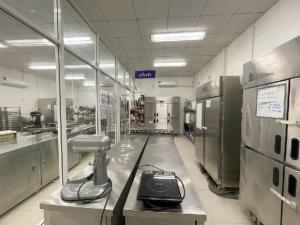 BTS ทองหล่อ 900ม. เซ้ง-เช่า Cloud Kitchen 2 ชั้น 400 ตร.ม. 100 ตร.วา. 5นอน 5น้ำ รร.นานาชาติ บางกอกเพรพ 0.5 กม.ทำเลดี ครัวกลาง โกดัง ภาพที่ 4