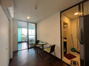 ให้เช่าคอนโด  BANGKOK FELIZ สาทร-ตากสิน  1 ห้องนอน 1 ห้องน้ำ ชั้น 4 ขนาด 31ตร.ม ระเบียงวิวสระว่ายน้ำ  ภาพที่ 2