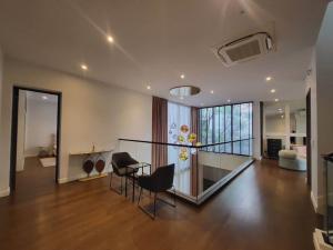 BH3575 | ให้เช่าบ้านเดี่ยว 3 ชั้นสุดหรู พร้อมลิฟต์ วิวสระว่ายน้ำ โครงการ Bugaan Krungthep Kreetha | เลี้ยงสัตว์ได้ | ใกล้รถไฟฟ้าสายสีส้ม ภาพที่ 4