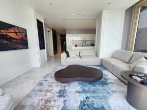 Five-Star Lifestyle by the River - 2BR at Four Seasons near BTS Saphan Taksin ภาพที่ 2