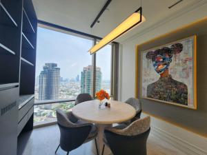 Five-Star Lifestyle by the River - 2BR at Four Seasons near BTS Saphan Taksin ภาพที่ 3