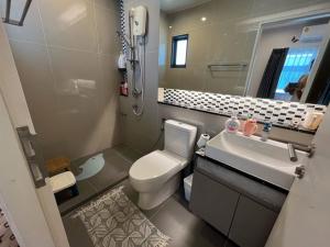 บ้าน สถานที่ท่องเที่ยวใกล้เคียง:** - ซีคอนสแควร์ ศรีนครินทร์ - โรงเรียนนานาชาติชาร์เตอร์ - เมกะบางนา - โรบินสัน ลาดกระบัง - โลตัส อ่อนนุช 80 พท. 80 SQ.WA 0 ngan 0 RAI 4นอน 149000 บ.   ที่สุดของความสบาย กรุงเทพ ภาพที่ 8