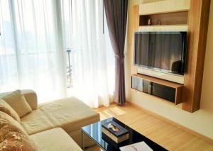 ให้เช่าคอนโด รึทึ่ม สาธร Rhythm Sathorn 1BR ใกล้ BTS สะพานตากสิน ค่าเช่า 32,000 บาท/ เดือน 
