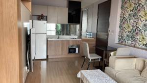 เช่า RR163 Rhythm Sathorn ห้องสวย เฟอร์นิเจอร์ครบครัน