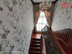 ให้เช่าบ้านคฤหาสน์ 2ชั้น สระว่ายน้ำ เนื้อที่ 200ตร.ว 5ห้องนอน 5ห้องน้ำ เฟอร์นิเจอร์ครบ ถนนเลียบทางด่วน ลาดพร้าว ราคาเช่า 250,000 บ/ด ภาพที่ 4