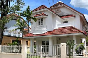ให้เช่า บ้านเดี่ยว2ชั้น 56ตรว. ถนน รามคำแหง150 โครงการธารารมณ์พาร์คเวย์โฮม ทะลุออกราษฎร์พัฒนาได้