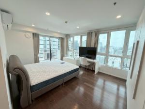 15 Sukhumvit Residence spacious beautiful view quiet 22nd floor BTS Nana ภาพที่ 3