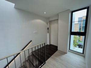 ให้เช่าบ้านเดี่ยว 3ชั้น โครงการ VIVE กรุงเทพกรีฑา ขนาด 81.6 ตรว 421 ตรม พร้อมลิฟท์ส่วนตัว (บ้านเปล่าพร้อมยกเฟอนิเจอร์เข้าอยู่ได้เลย ) ภาพที่ 4