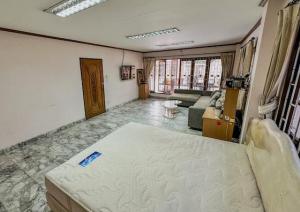 ให้เช่าและขาย บ้านเดี่ยวพร้อมโกดัง รามอินทรา 60  ใกล้แฟชั่นไอส์แลนด์  ภาพที่ 2