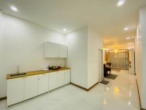 ให้เช่าบ้านเดี่ยว ชั้นเดียว ตกแต่งหรู เฟอร์นิเจอร์ เครื่องไฟฟ้าพร้อมอยู่ ย่านบางนาประเวศใกล้โรงเรียนราชวินิตบางแก้ว และเมกะบางนา  ภาพที่ 2