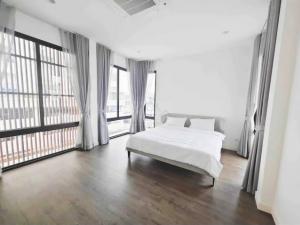 ให้เช่า Pool Villa 3 ชั้น 7 ห้องนอน ซอยอินทามระ 29 ห้วยขวาง สุทธิสาร พร้อมสระว่ายน้ำ ใกล้ BTS อารีย์, BTS สะพานควาย ภาพที่ 5