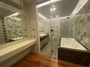 รหัสC6777 ให้เช่าคอนโด Penthouse Duplex  2ชั้น เดอะโฟร์วิงส์ เรสซิเดนซ์ ศรีนครินทร์ 3 ห้องนอน ภาพที่ 2