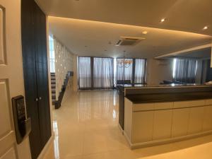 รหัสC6777 ให้เช่าคอนโด Penthouse Duplex  2ชั้น เดอะโฟร์วิงส์ เรสซิเดนซ์ ศรีนครินทร์ 3 ห้องนอน ภาพที่ 3