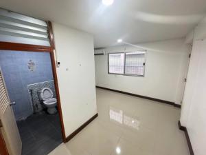 ให้เช่าบ้านเดี่ยว 2ชั้น เนื้อที่ 90 ตร.ว พื้นที่ใช้สอย 250ตร.ม 5ห้องนอน 4ห้องน้ำ ถนน พัฒนาการ สวนหลวง ราคาเช่า 45,000 บ/ด ภาพที่ 7