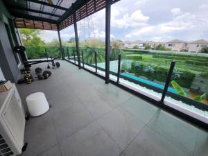 ให้เช่าบ้านเดี่ยวหรู 2ชั้นเนื้อที่ 200ตร.ว พื้นที่ใช้สอย 375ตร.ม 5ห้องนอน 6ห้องน้ำ เฟอร์ครบ ถนนบางนาตราด ห้างเมกะ ราคาเช่า 380,000 บ/ด ภาพที่ 4
