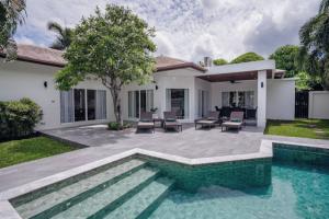 PDR003 For Rent : Rawai, Luxury Private Pool Villa, 3 bedrooms 3 Bathrooms, Pool view.