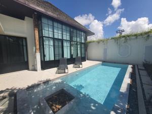 PR004 For Rent : : Bangtao Luxury Pool Villa  3 bedrooms 3 Bathrooms, Pool view.