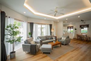 PDR002 For Rent : Rawai, Luxury Private Pool Villa, 2 bedrooms 2 Bathrooms, Pool view. ภาพที่ 2