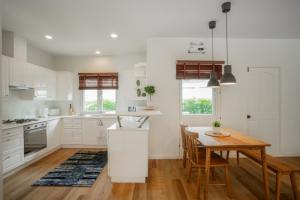 PDR002 For Rent : Rawai, Luxury Private Pool Villa, 2 bedrooms 2 Bathrooms, Pool view. ภาพที่ 6