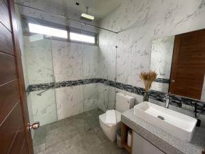 PR053 For Rent : Rawai, Luxury New Pool Villa, 2 Bedrooms 2 Bathrooms, Garden view. ภาพที่ 4
