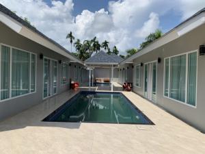 PR051 For Rent : Thalang, Luxury Private Pool Villa, 5 bedrooms 5 Bathrooms, Garden view.