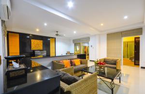 PR049 For Rent : Thalang, Luxury Private Pool Villa, 2 bedrooms 2 Bathrooms, Garden view. ภาพที่ 2