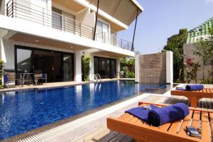 PR048 For Rent : Phuket Town, Luxury Private Pool Villa, 3 bedrooms 2 Bathrooms, Pool view.