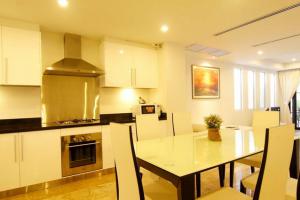 PR048 For Rent : Phuket Town, Luxury Private Pool Villa, 3 bedrooms 2 Bathrooms, Pool view. ภาพที่ 2