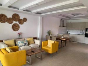 PR046 For Rent : Bangtao Private Pool Villa, 3 bedrooms 4 Bathrooms, Pool view. ภาพที่ 2