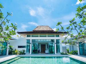 PR039 For Rent : Boat Avenue, Luxury Private Pool Villa, 3 bedrooms 3 Bathrooms, Pool view. 