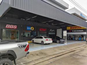 ให้เช่าอาคารพาณิชย์ 2.5 ชั้น และอุปกรณ์ตั้งศูนย์ ถ่วงล้อ ลิฟท์ยกรถ พร้อมโกดังซอยกิ่งแก้ว 25 บางพลี