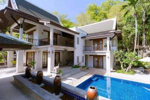 PR038 For Rent : Patong Luxury Private Pool Villa, 4 bedrooms 6 Bathrooms, Forest view. 