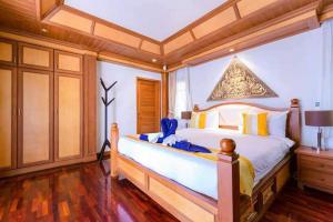 PR038 For Rent : Patong Luxury Private Pool Villa, 4 bedrooms 6 Bathrooms, Forest view.  ภาพที่ 4