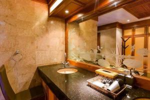 PR038 For Rent : Patong Luxury Private Pool Villa, 4 bedrooms 6 Bathrooms, Forest view.  ภาพที่ 5