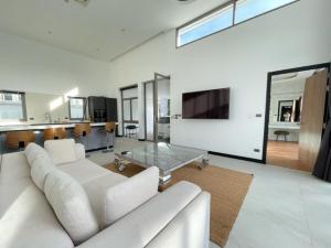 PR036 For Rent : Rawai Private Pool Villa, 4 bedrooms 4 Bathrooms, Pool view. ภาพที่ 2
