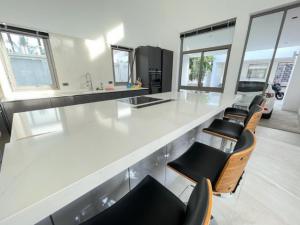 PR036 For Rent : Rawai Private Pool Villa, 4 bedrooms 4 Bathrooms, Pool view. ภาพที่ 6