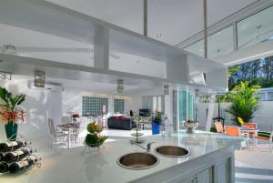 PR032 For Rent : Thalang, Luxury Private Pool Villa , 3 bedrooms 3 bathrooms.  ภาพที่ 6